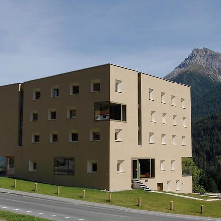 Scuol Youth Hostel Экстерьер фото