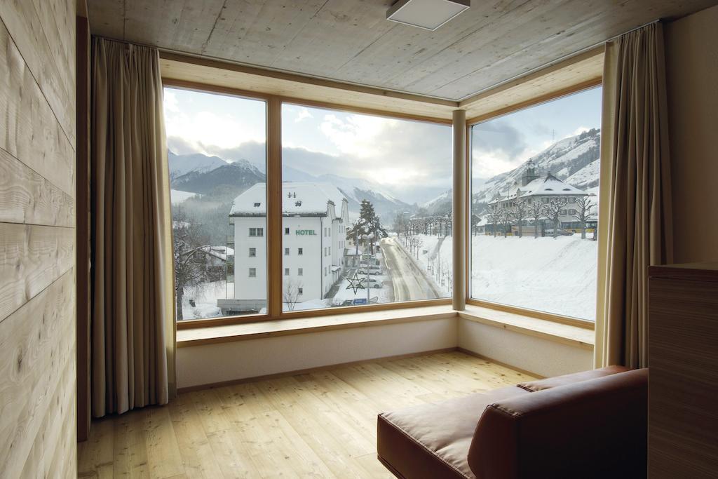 Scuol Youth Hostel Экстерьер фото