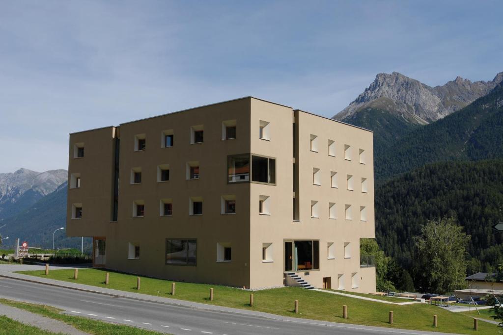 Scuol Youth Hostel Экстерьер фото