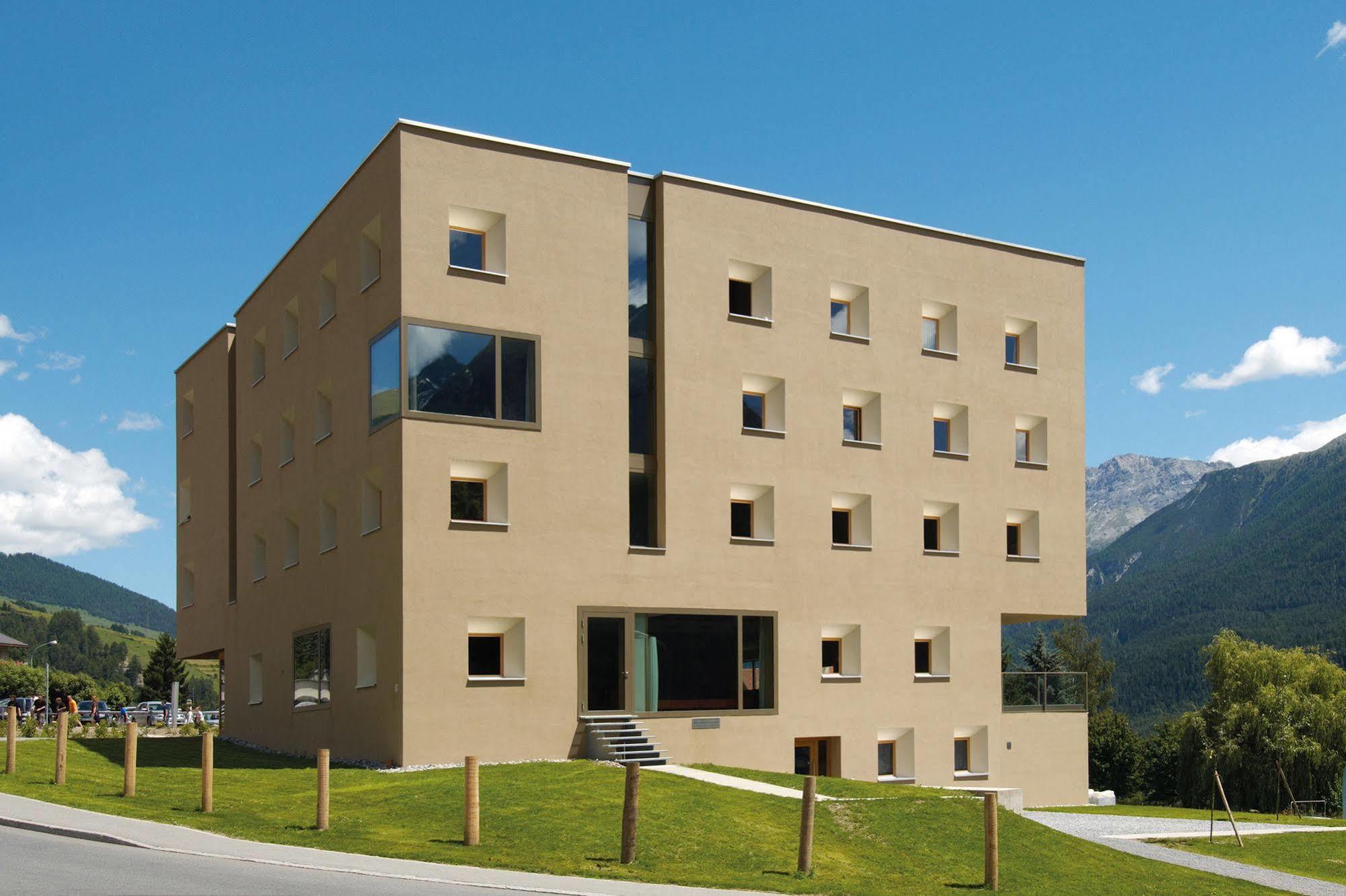 Scuol Youth Hostel Экстерьер фото