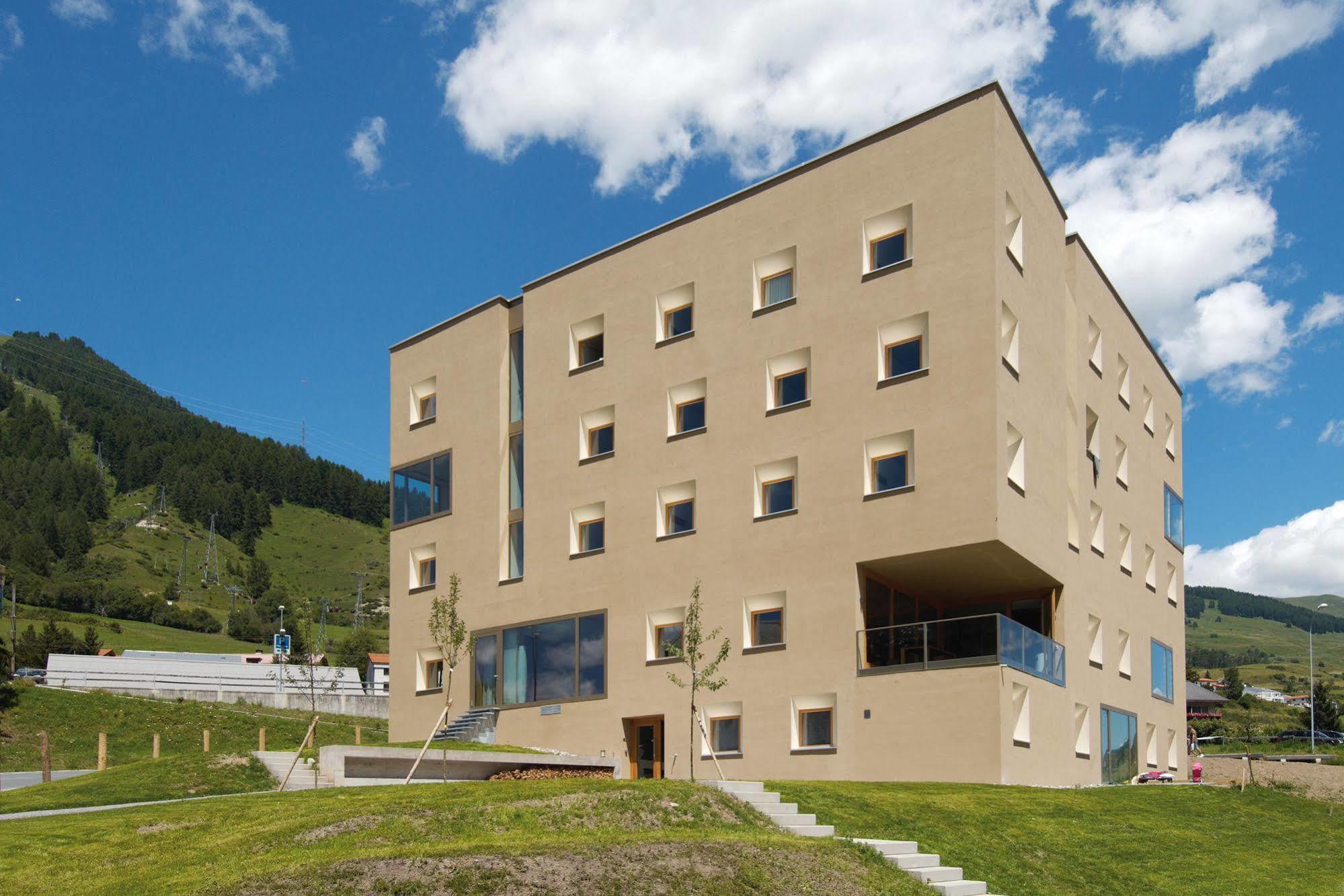 Scuol Youth Hostel Экстерьер фото