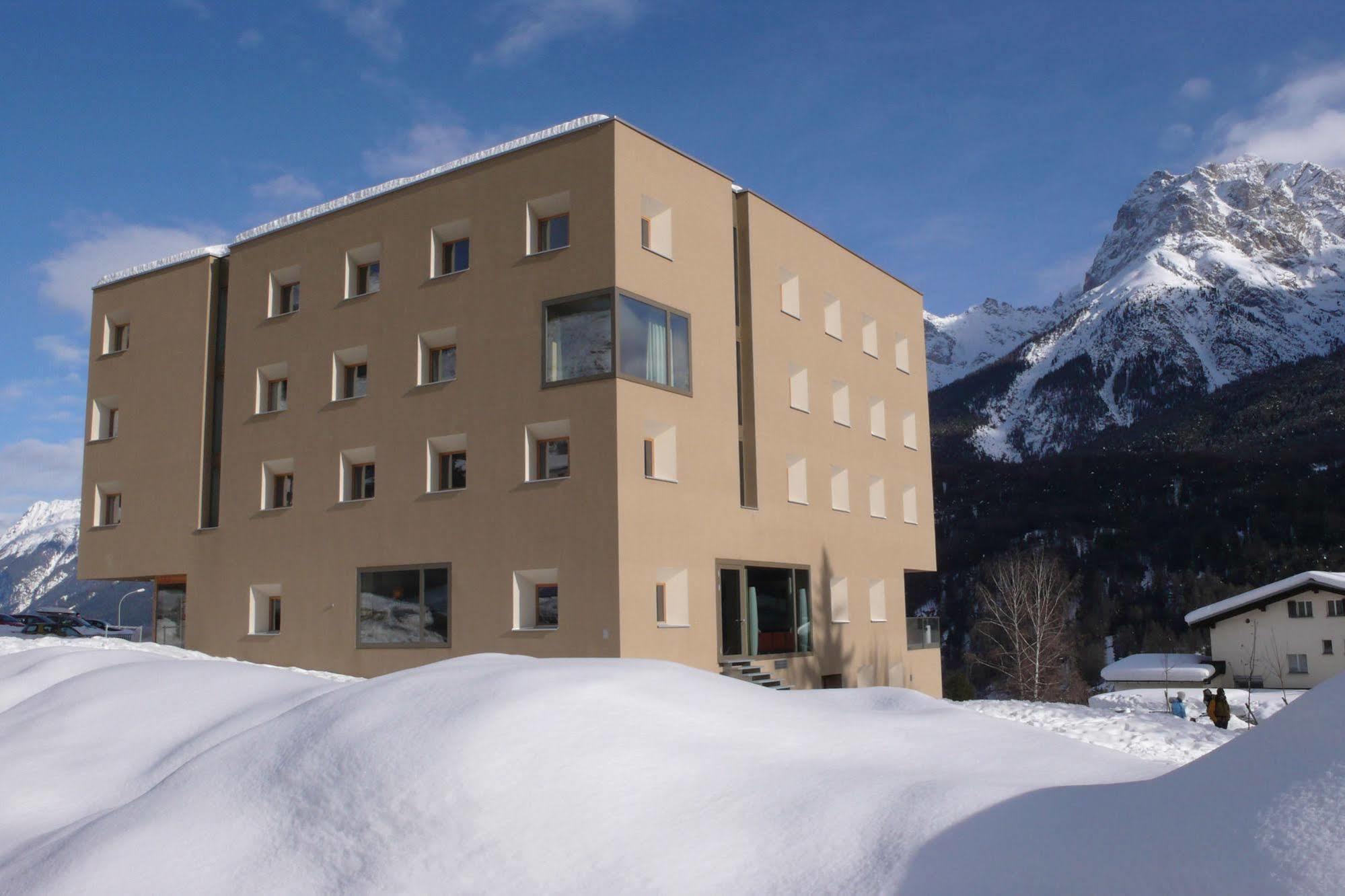 Scuol Youth Hostel Экстерьер фото