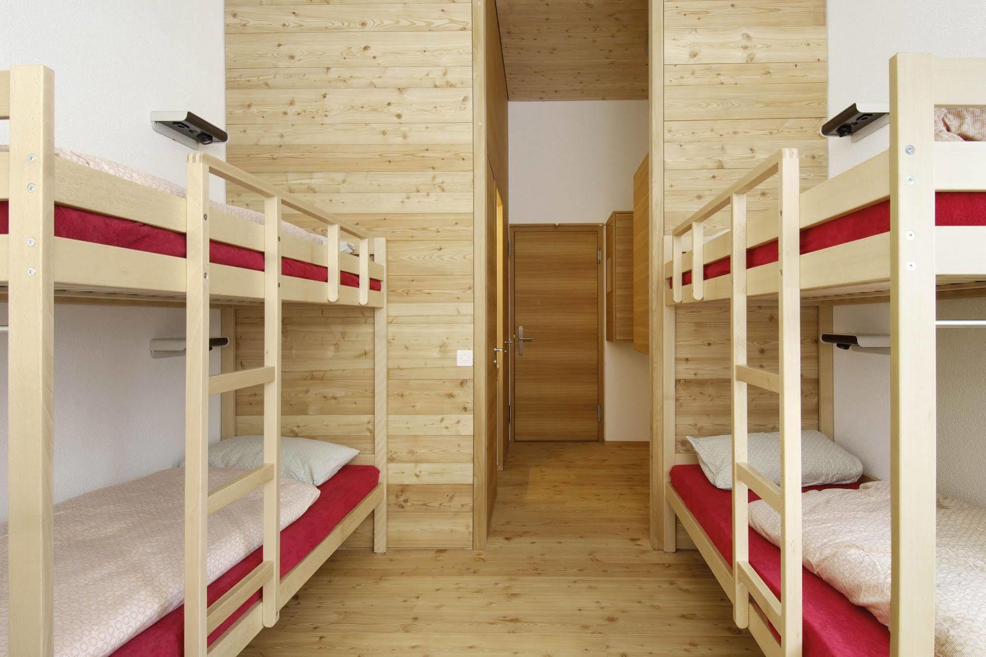 Scuol Youth Hostel Экстерьер фото