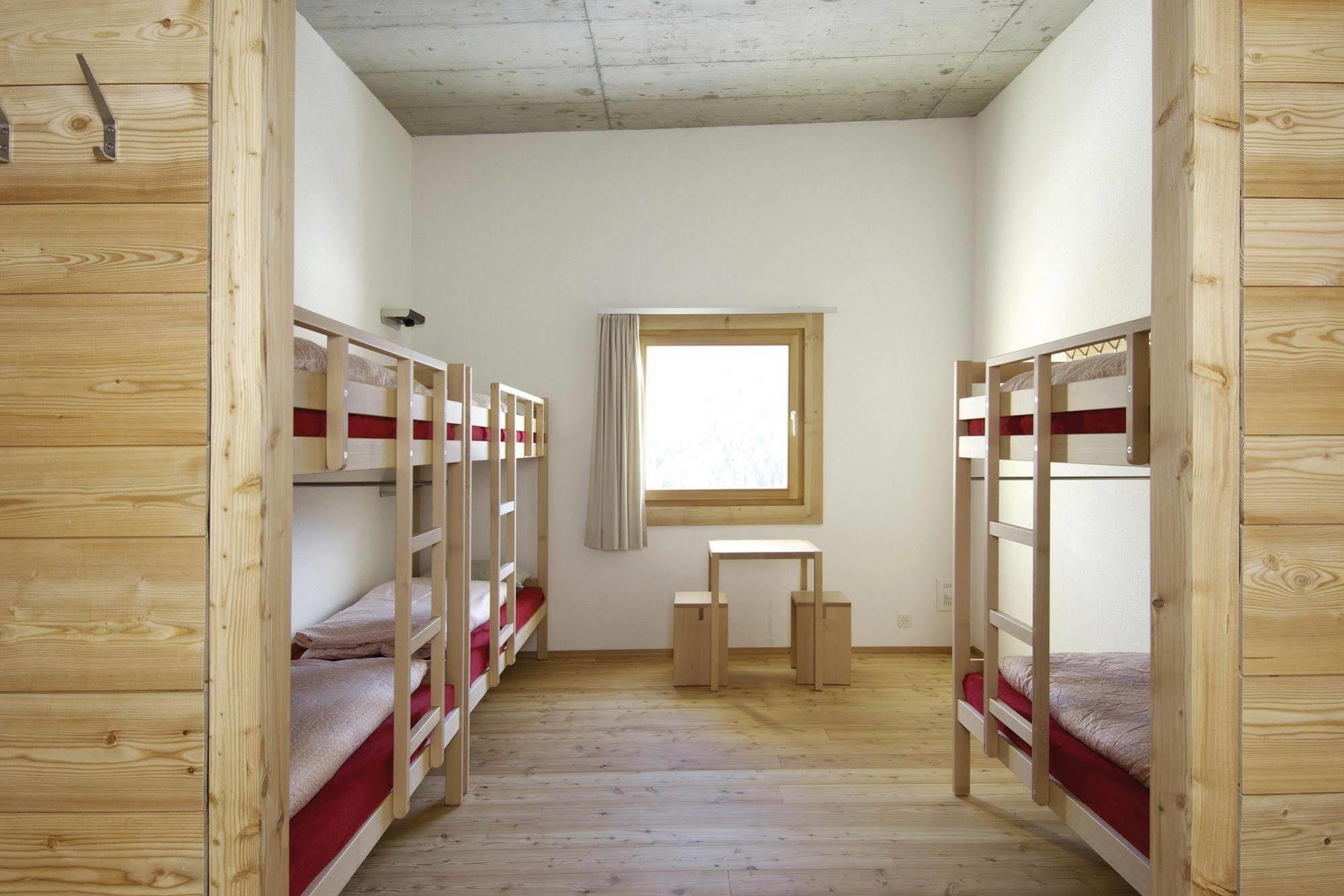 Scuol Youth Hostel Экстерьер фото