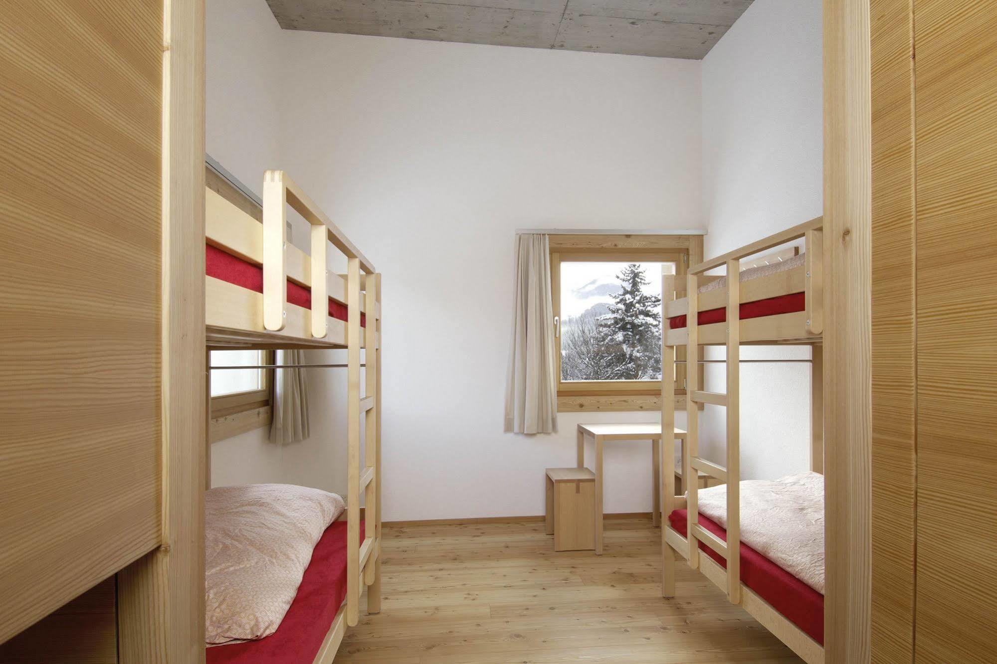Scuol Youth Hostel Экстерьер фото
