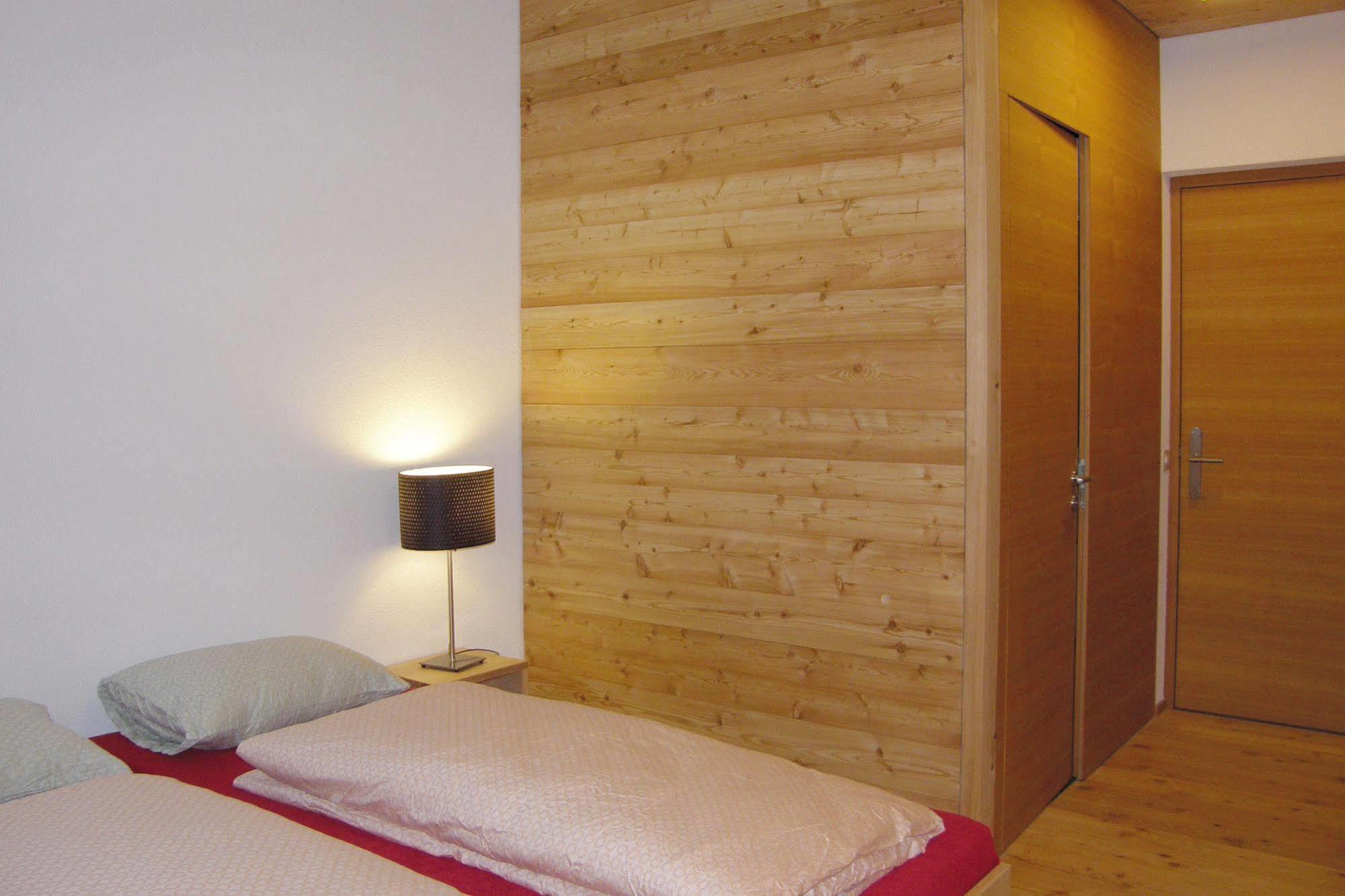 Scuol Youth Hostel Экстерьер фото