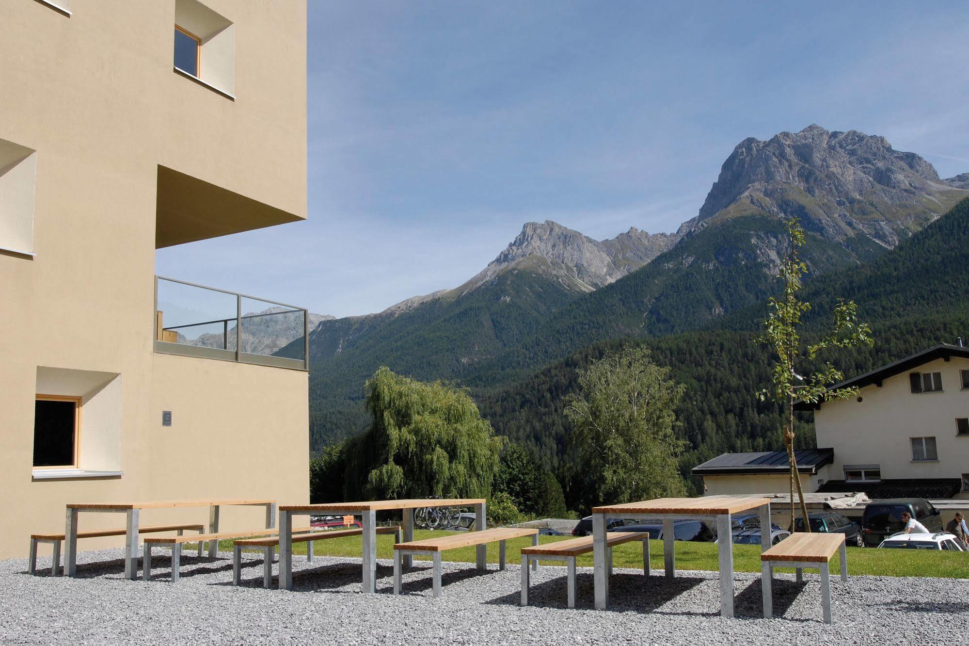 Scuol Youth Hostel Экстерьер фото