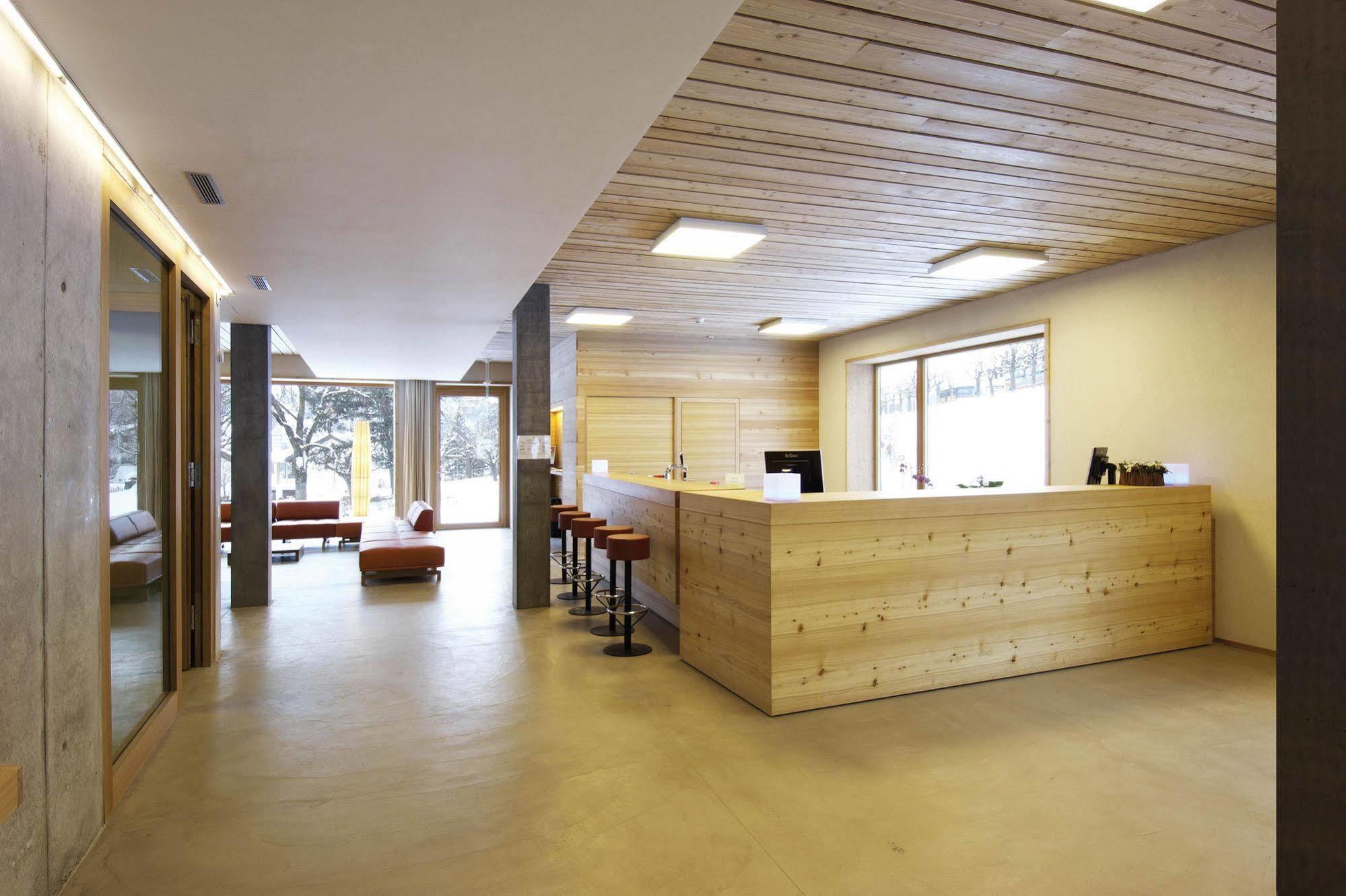 Scuol Youth Hostel Экстерьер фото